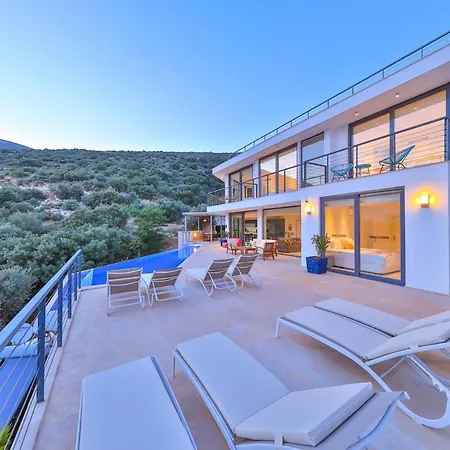 Sleeps 8 With Pool Air Con And Wifi *
